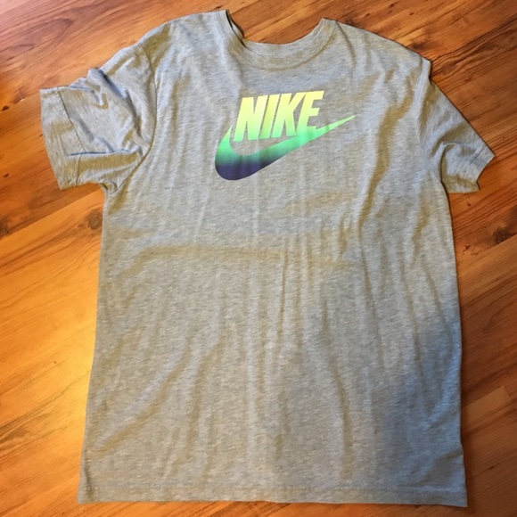 Men's Nike shirt