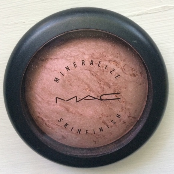 MAC Mineralize Skinfinish - Light Flush