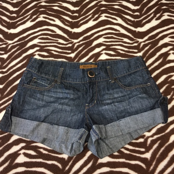 ARDEN B cuffed jean shorts size 8