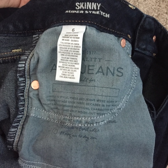 Skinny/Super Stretch. Size 6 Short. Dark Wash. - Picture 3 of 3