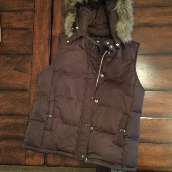 Gap puffer vest