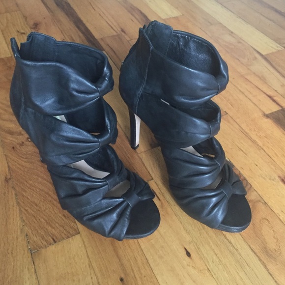 Black cage boot/shoe