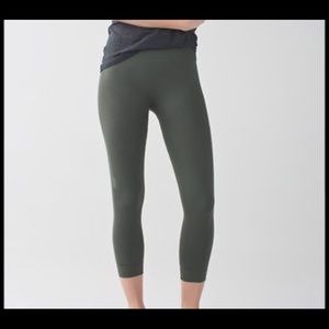 LULULEMON ZONE IN CROP gator green