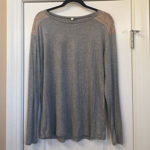 Gray long sleeve tee with gold and silver detail.