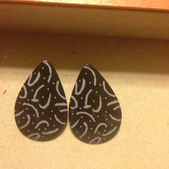 Vintage Black and gray pierced earrings