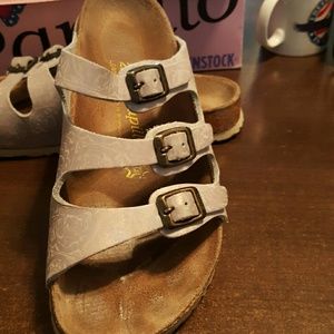 Birkenstocks, Papillio