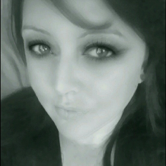 Meet your Posher, Heather - Picture 1 of 1