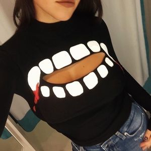h&m vampire cut out top