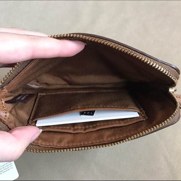 🚨PRICE FIRM🚨NWT!! COACH WRISTLET! - Picture 3 of 4