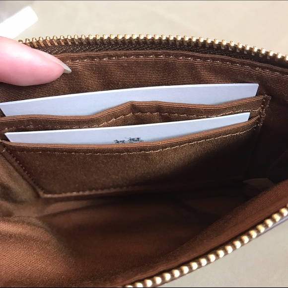 🚨PRICE FIRM🚨NWT!! COACH WRISTLET! - Picture 4 of 4