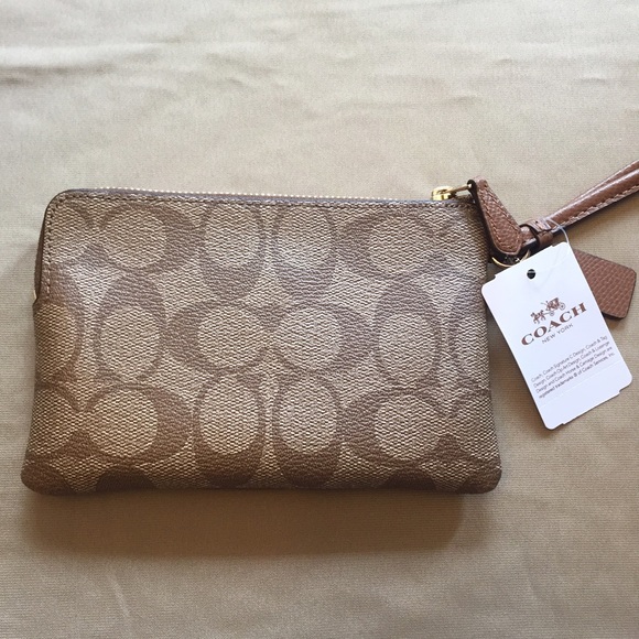 🚨PRICE FIRM🚨NWT!! COACH WRISTLET! - Picture 2 of 4