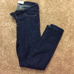 hollister dark wash jeans