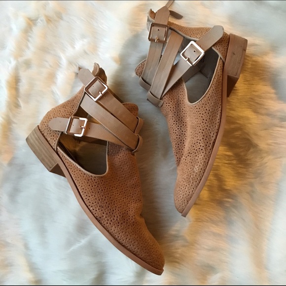 Mojo Moxy Shoes - Mojo Moxy leather booties!!!  *read description*