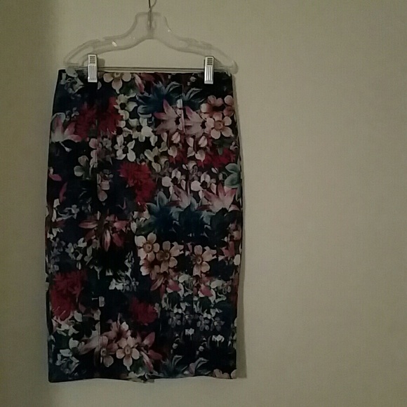 GUESS Floral Pencil skirt