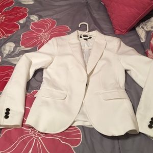 ☘Forever 21 White blazer ☘