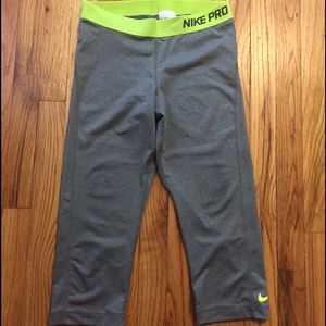 Nike pro capris