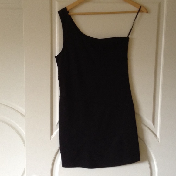 Forever 21 one shoulder black dress