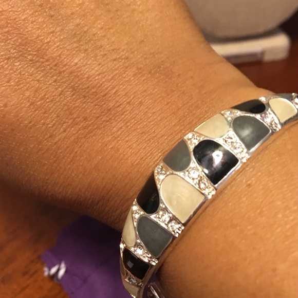 Avon Enamel Elegance Bangle - Picture 1 of 4