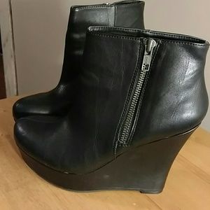 Black wedge shoes