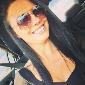 Meet your Posher, Courtney