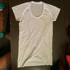 Lulu short sleeve t-shirt size 6
