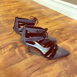 Zara woman heals size 7.5