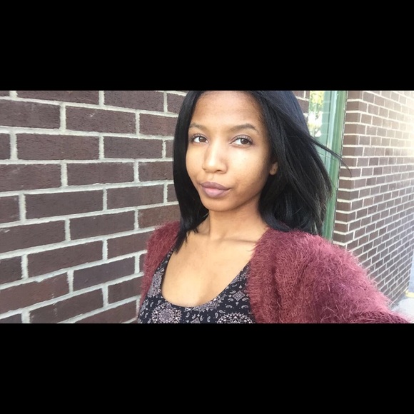 MEET YOUR POSHER - Picture 3 of 4