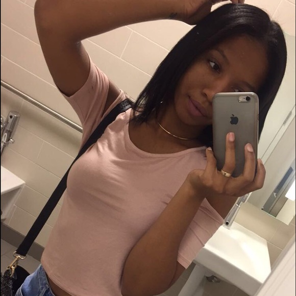 MEET YOUR POSHER - Picture 4 of 4