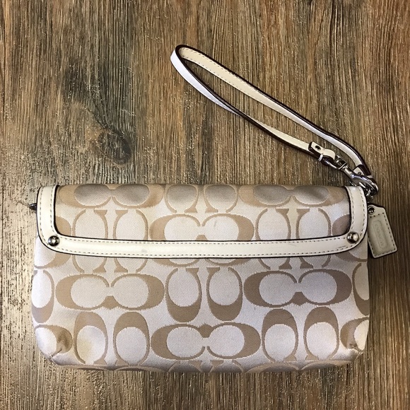 Coach wristlet  - Authentic - Picture 2 of 4