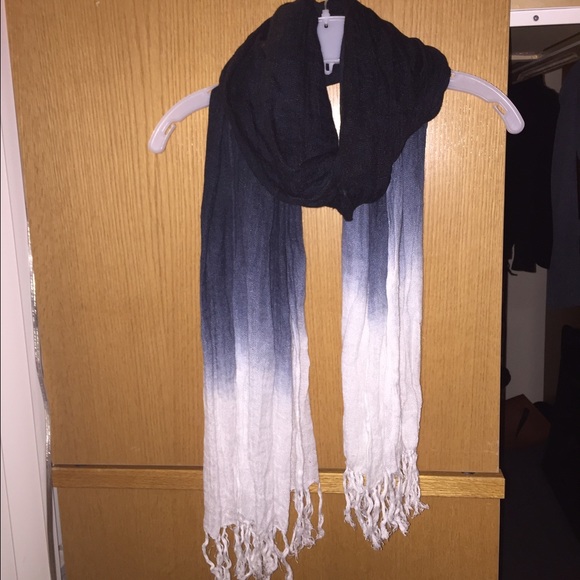 Navy blue to white ombré scarf
