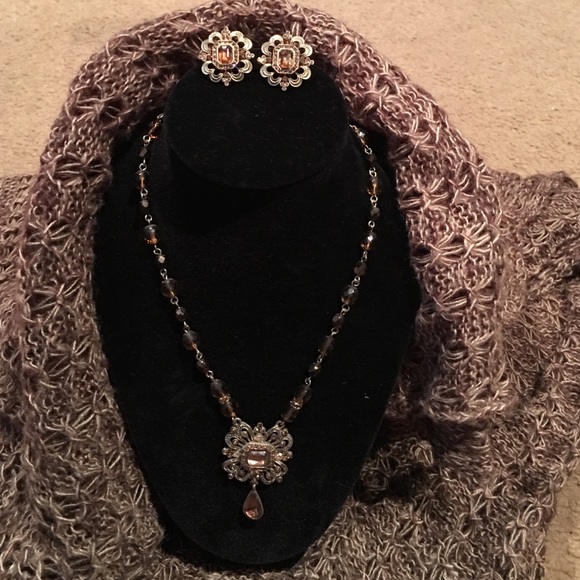 Beautiful topaz necklace and earring set