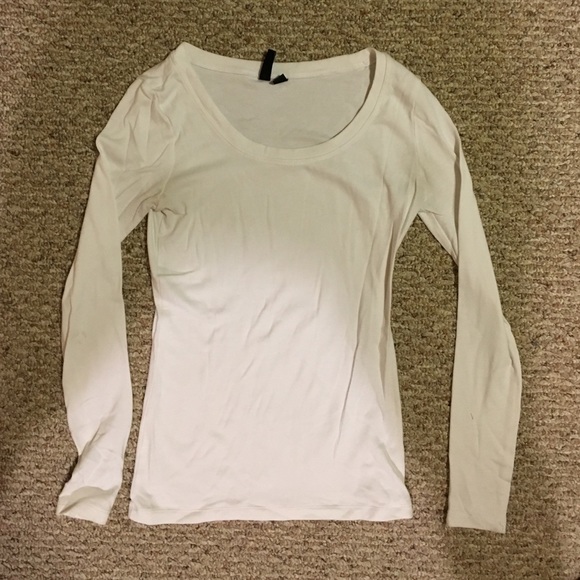 White long sleeve basic tee