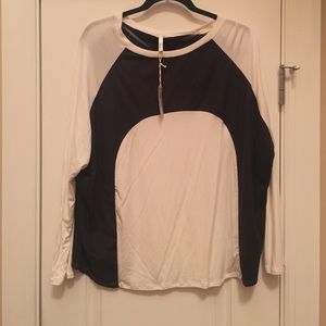 Long sleeve off white and black color block tee.