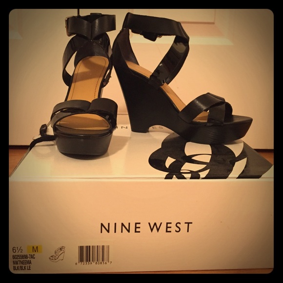 Nine West size 6.5 black wedges