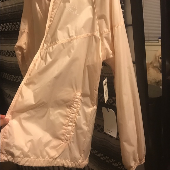 Wind breaker - Picture 5 of 6