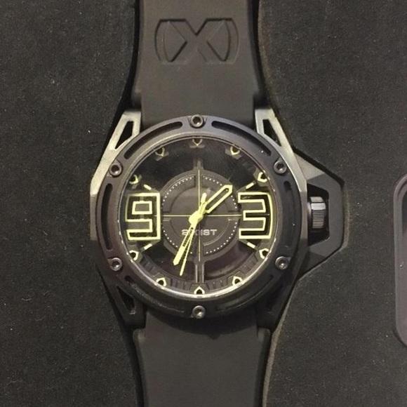 2(x)ist THE NYC watch