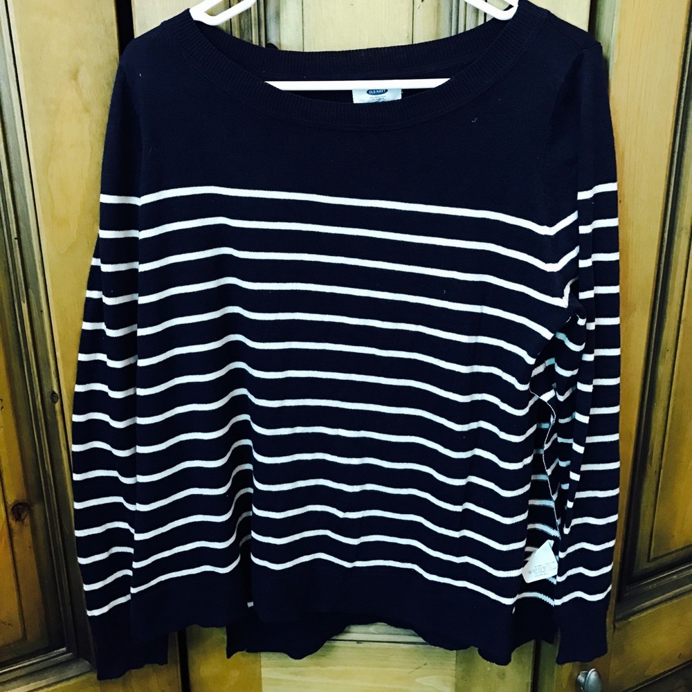 BLUE AND WHITE SWEATER