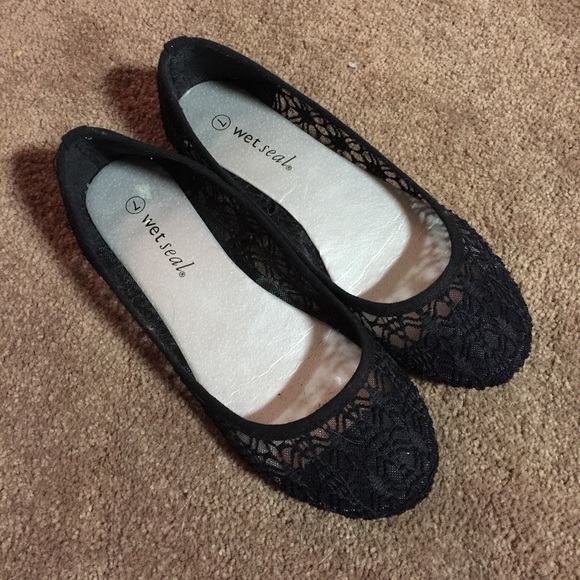 Black lace ballet flats