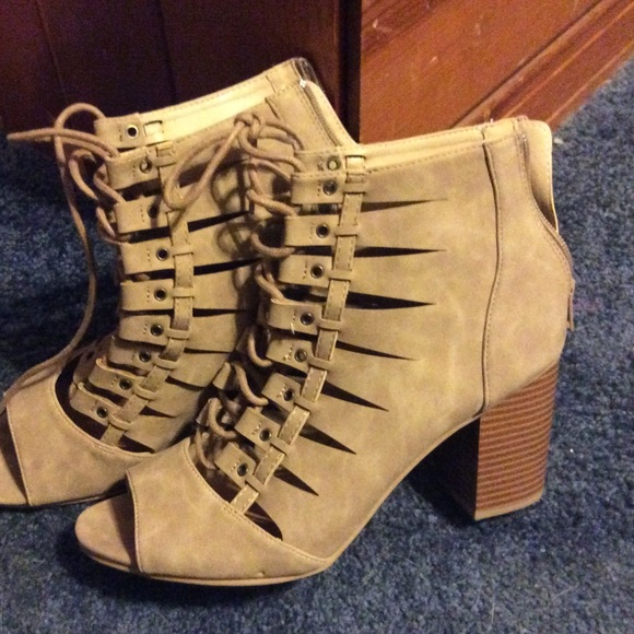 Heeled booties