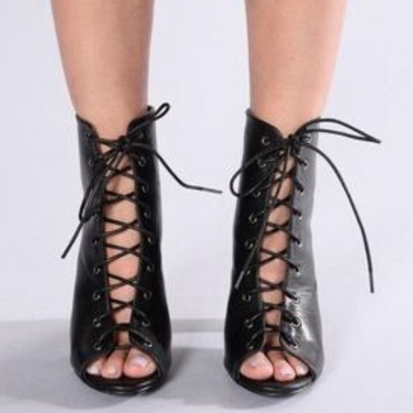 🕷Lace up heels/boots🕷