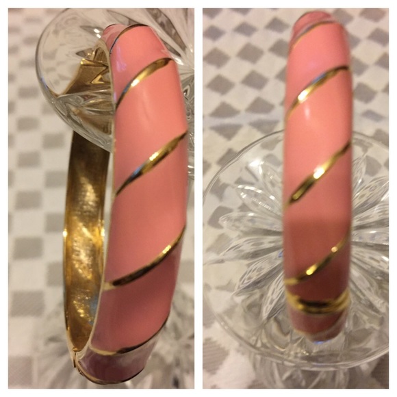 Cute pink color Bangle.