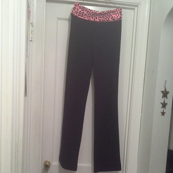 Black yoga pants w/leopard spots on pink band NWOT