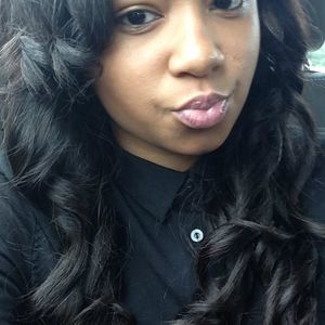 Meet your Posher, Dionna