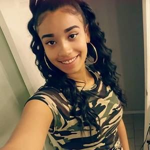 Meet your Posher, Alexis