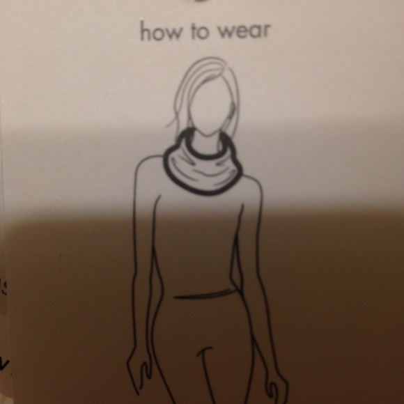 Betsey Johnson scarf 🔥 flash sale 🌟 - Picture 3 of 4