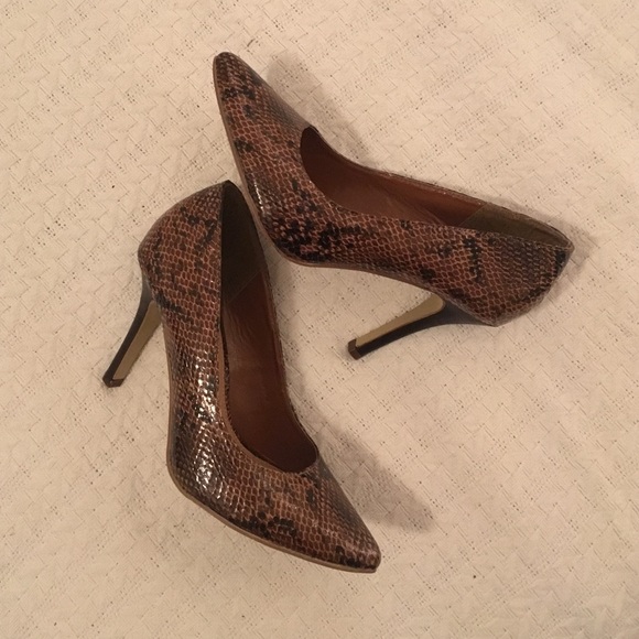 NWOT Diba snakeskin pumps