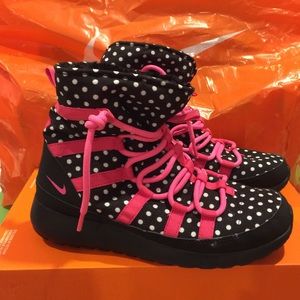 Brand new Nike roshe run hi