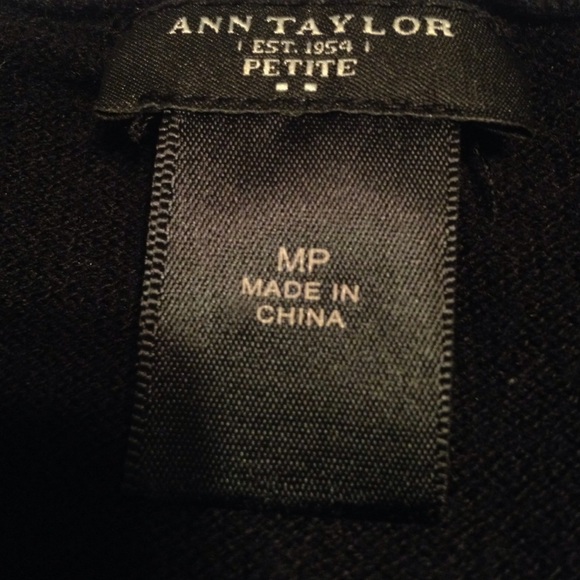 A Ann Taylor top - Picture 3 of 3
