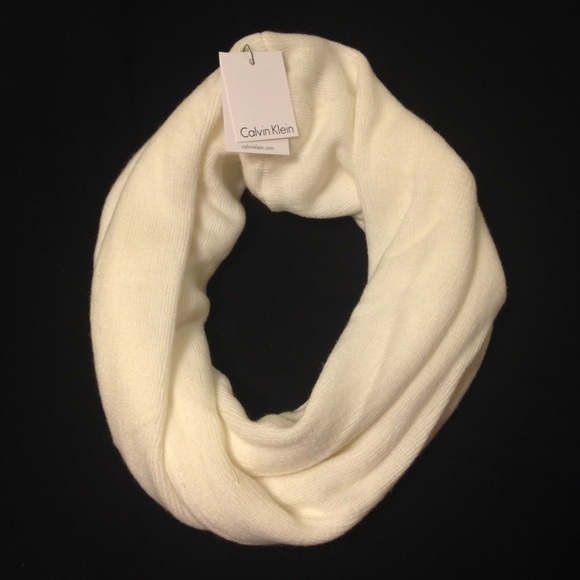 Calvin Klein Accessories - Scarf Calvin Klein 🔥 flash sale 🌟