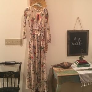 Beautiful New Gianni Bini Floral Dress